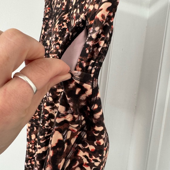 SOLD: LULULEMON 🍋 - Invigorate Leggings - Picture 8 of 11